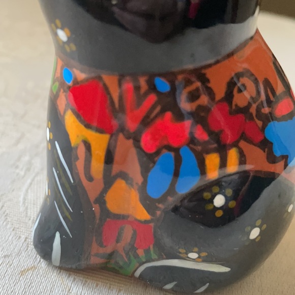 Vintage folk art Mexican hand-painted red ware pottery cat, signed - Picture 8 of 10